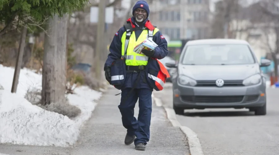Canada Post Encourages Clear and Safe Walkways