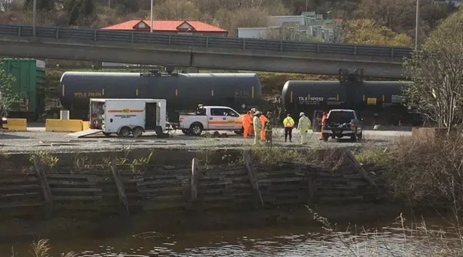 Environment Department Probes Rail Car Leak