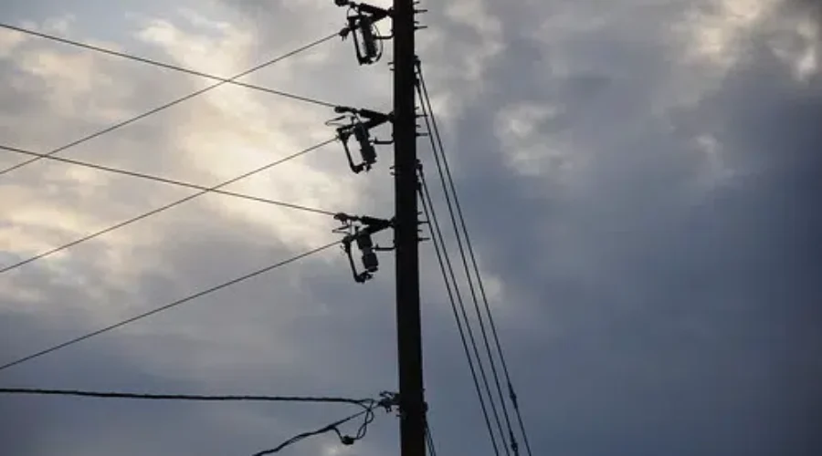 Scattered Power Outages Remain After High Winds