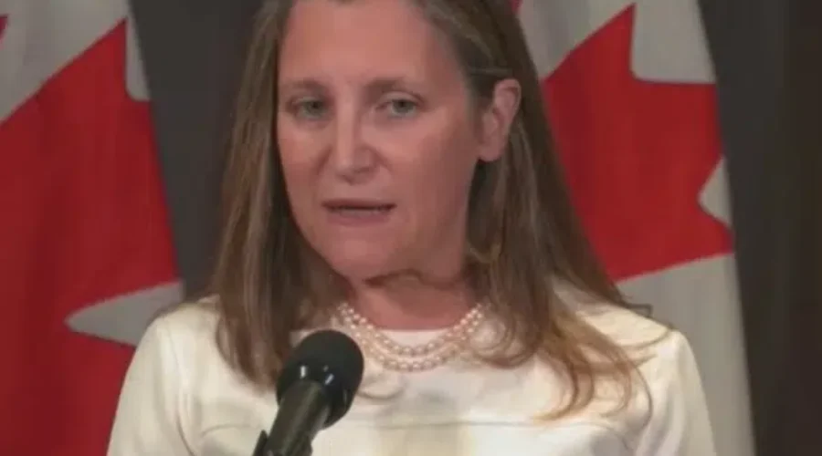 Federal Finance Minister Questioned About Rising Interest Rates