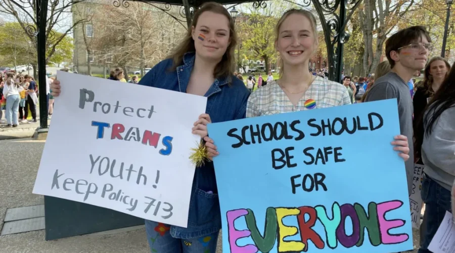 Students rally in support of Policy 713