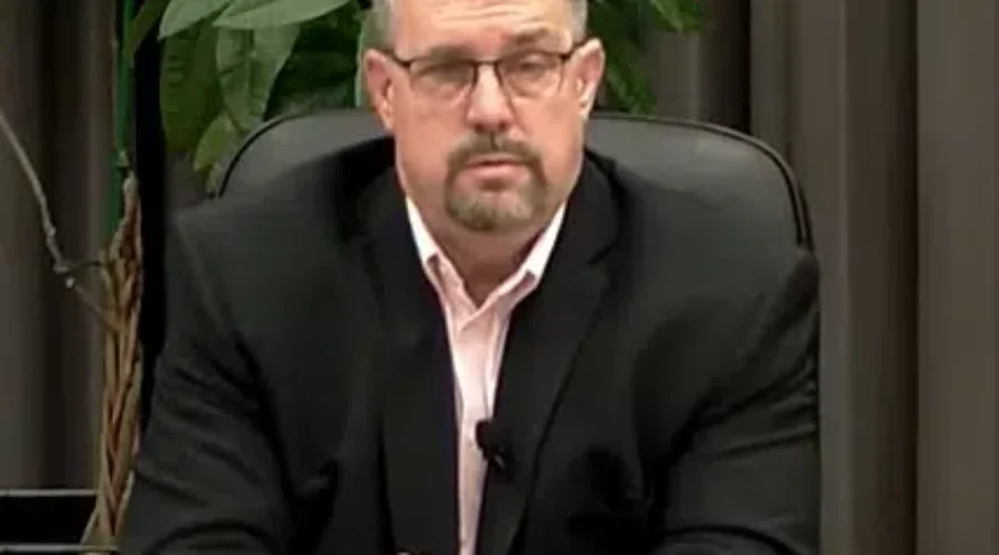 Education Minister says DEC must follow Policy 713