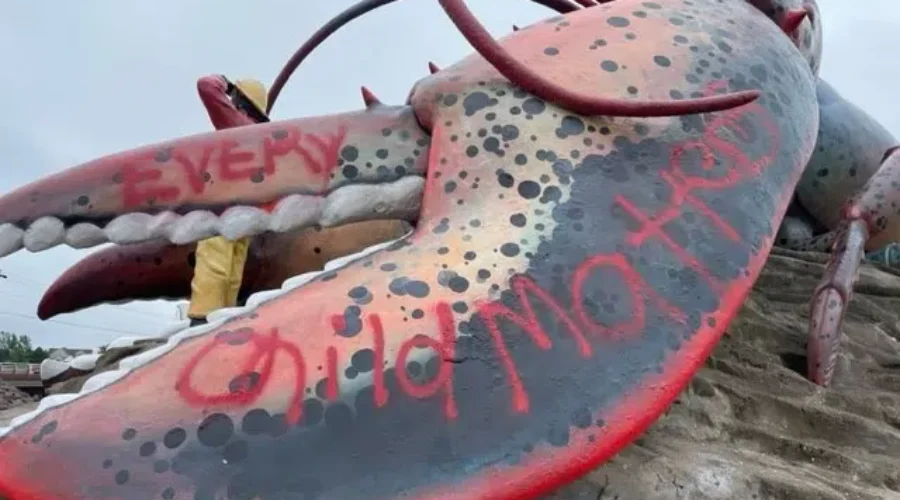 Shediac lobster defaced with spray paint