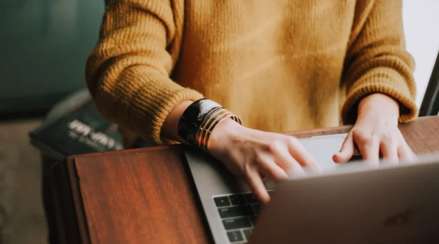 Workers struggling to disconnect while on vacation: survey