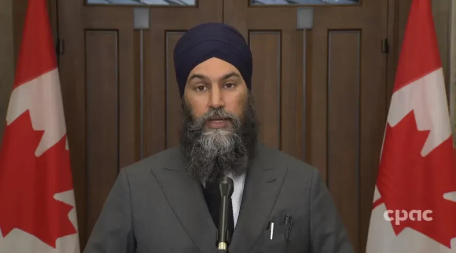 Singh talks to university students about housing