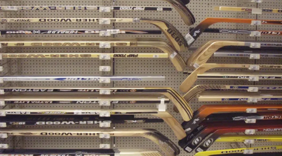 Minor hockey players must wear base layer to rink or change in private