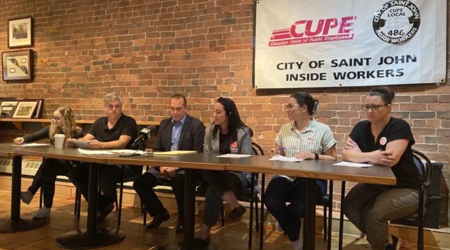 Striking Saint John workers call on council to accept counterproposal