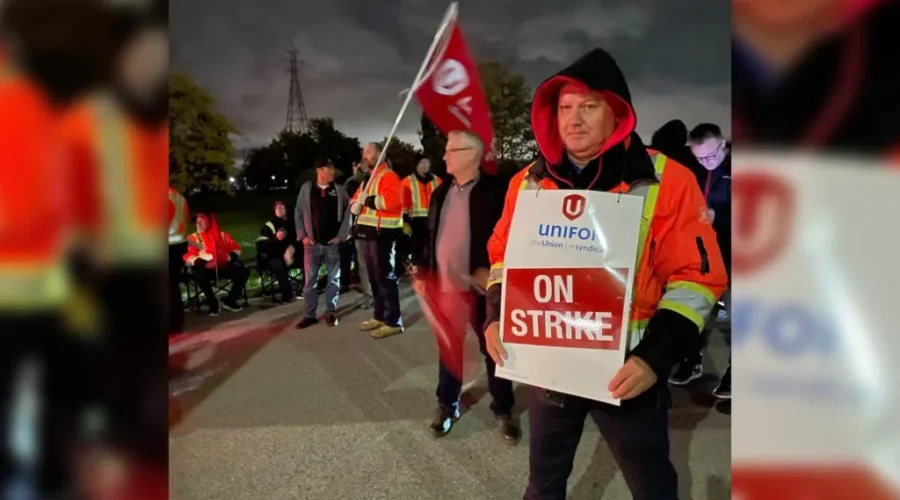 St. Lawrence Seaway workers hit the picket lines