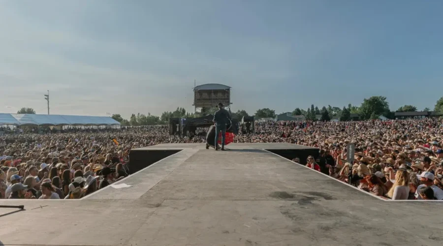 Luke Combs to headline three day YQM Country Fest