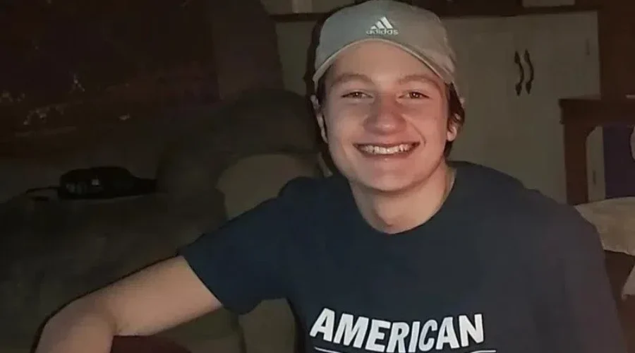 Student’s memorial should be in yearbook: education minister