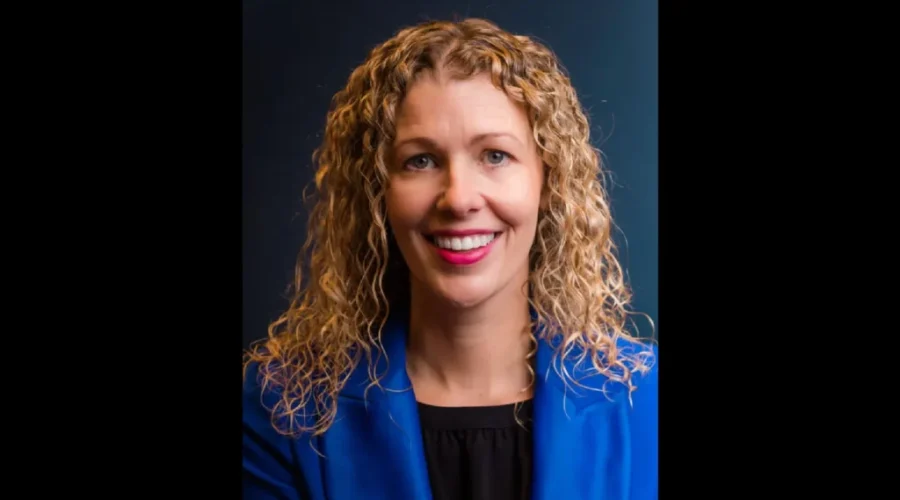 Monette Pasher, president of the Canadian Airports Council, keeps Canadians Connected