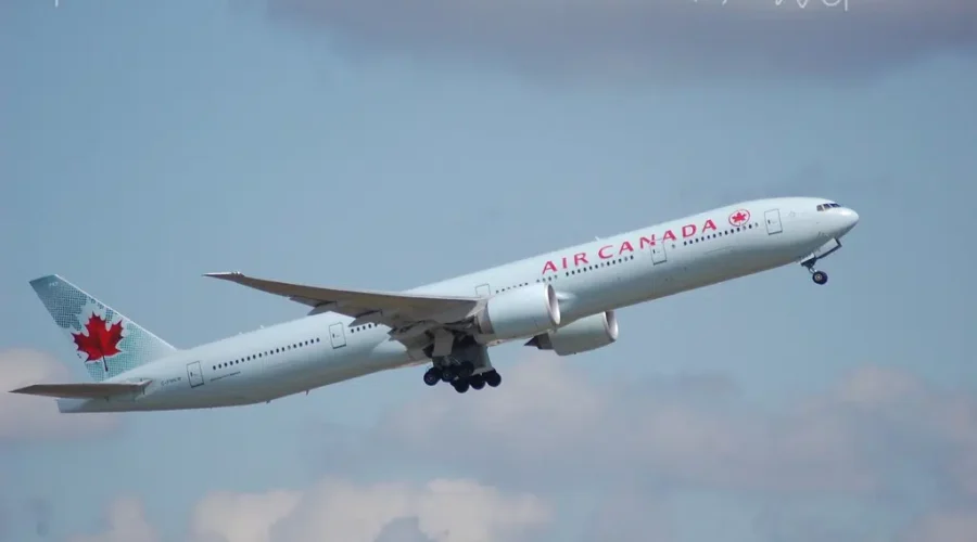 Protesting union members interrupt Air Canada press conference as strike looms