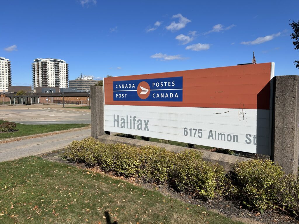 Canada Post loses record $1.57B in 2025