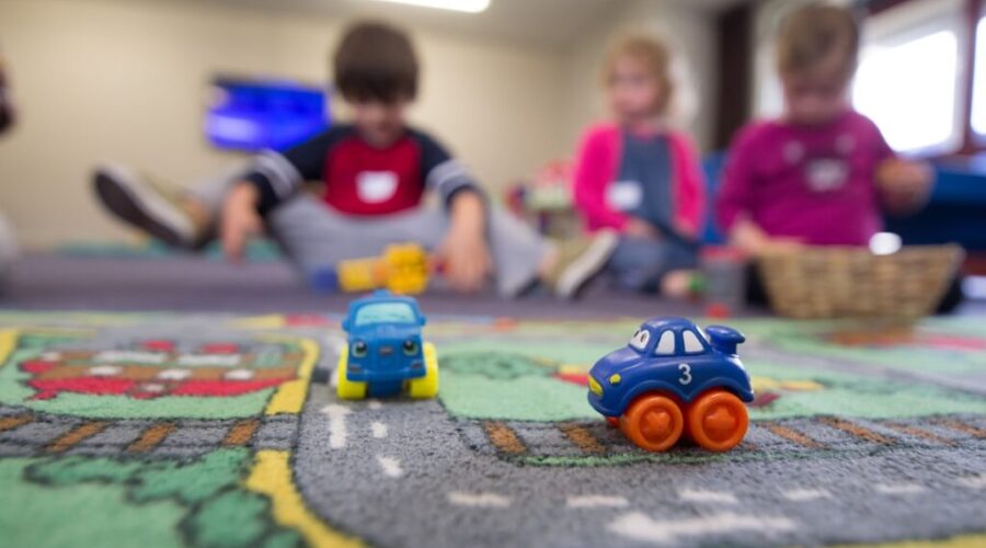 Child poverty getting worse: report
